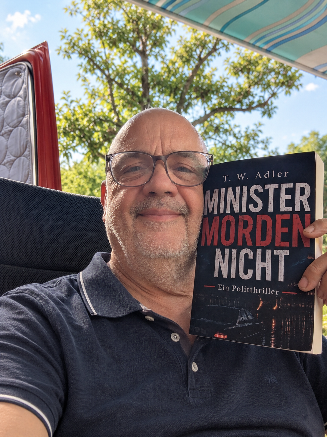 T. W. Adler mit seinem Politthriller Minister morden nicht